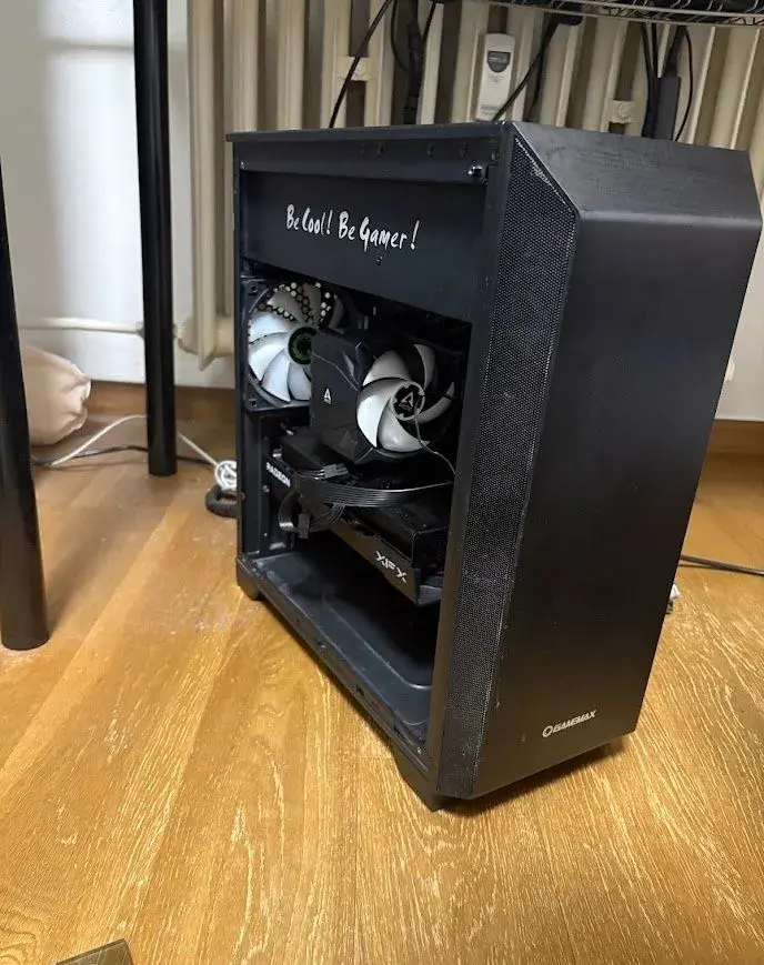 AMD Ryzen 7 5800X3D/XFX Swift AMD Radeon RX 9060 XT HERNY PC