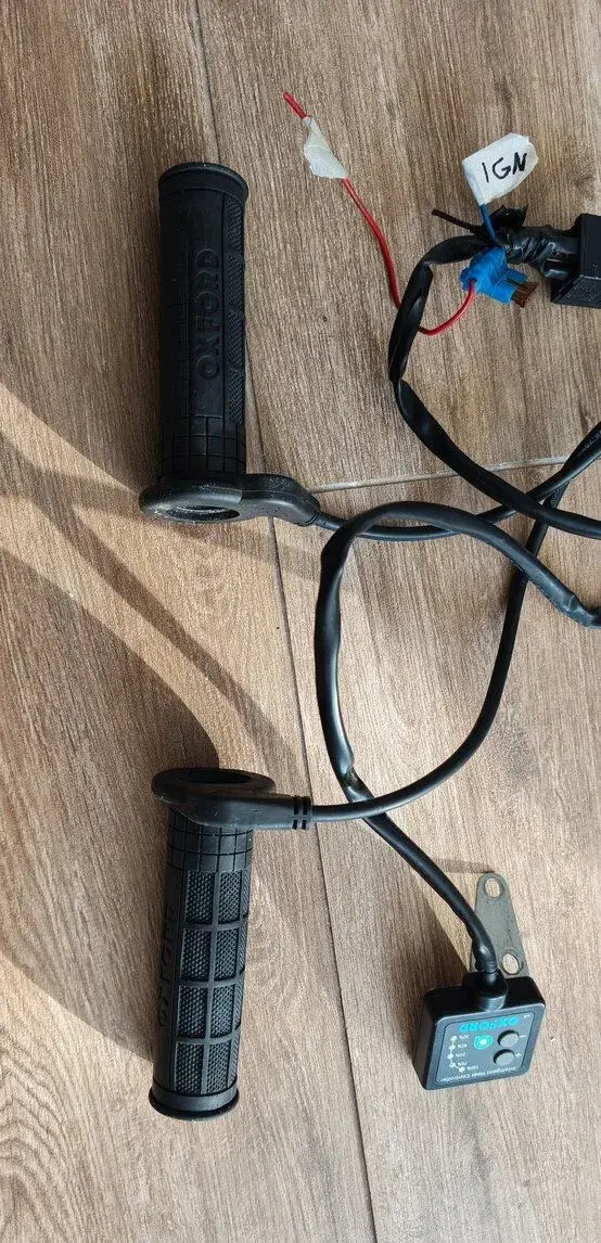 OXFORD VYHRIEVANÉ RUKOVÄTE V8