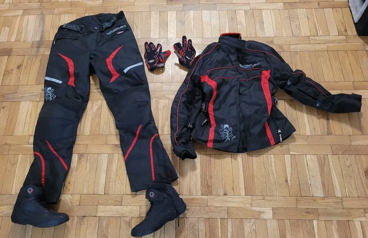 Málo používanú mot. Turistickú výbavu