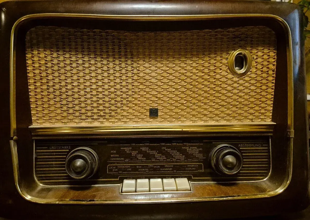 Staré rádio HORNYPHONE