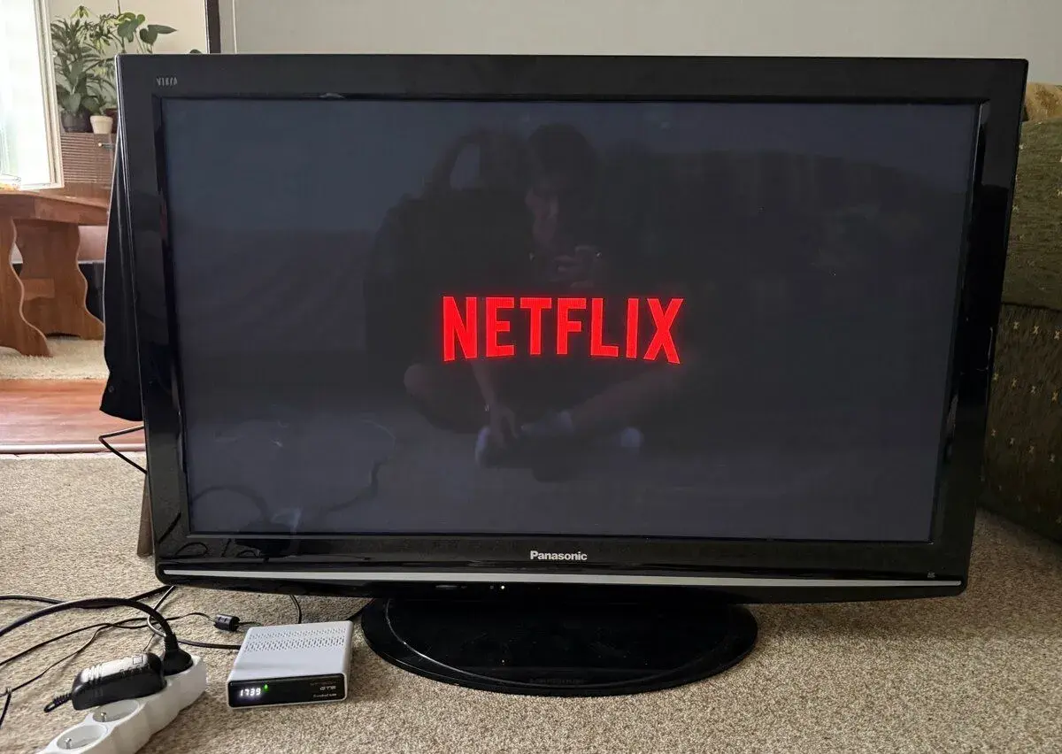 Panasonic VIERA 42” Full HD + Android TV box GTMedia