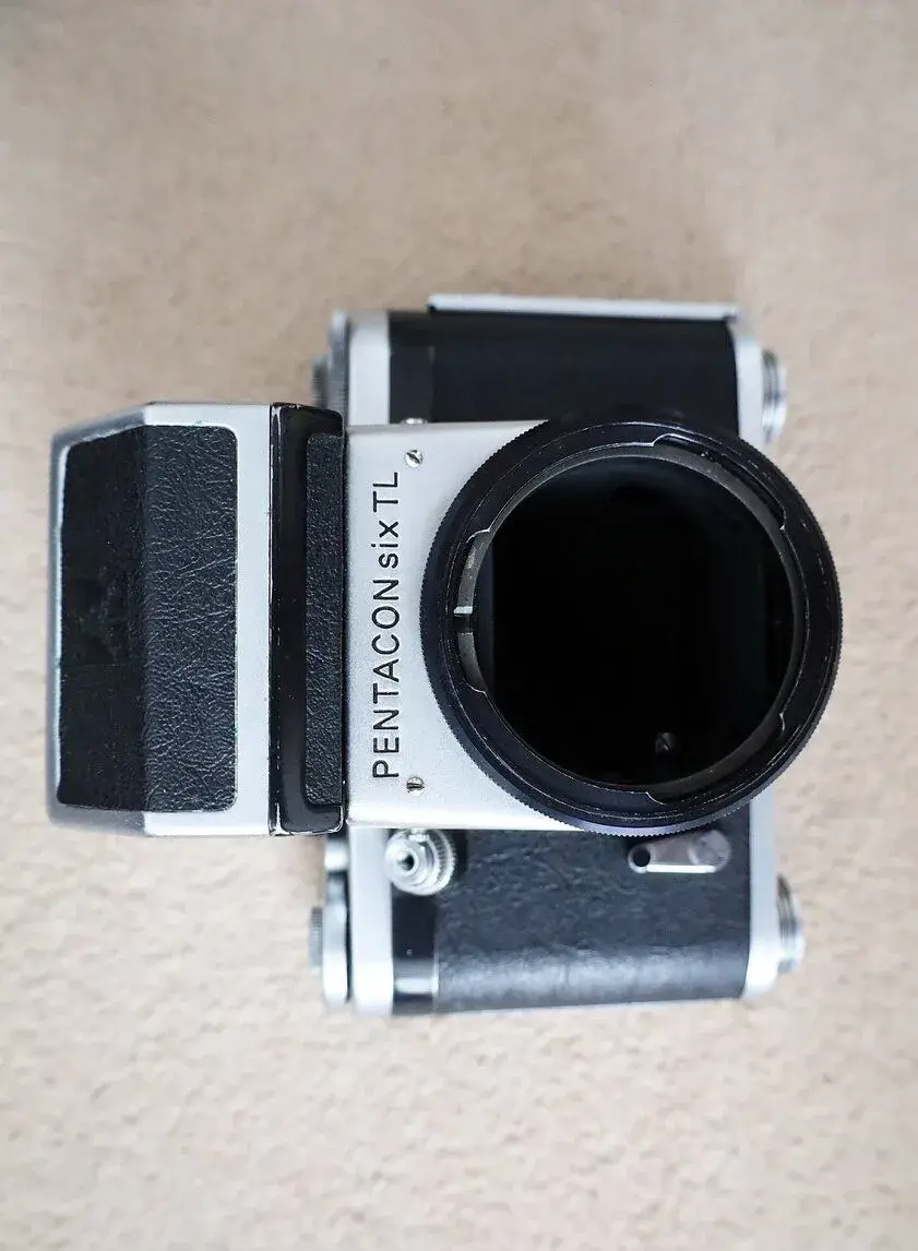 Pentacon Six s ttl hranolom