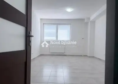 Prenájom: kancelária / prevádzkový priestor - (N106-26-DASE)