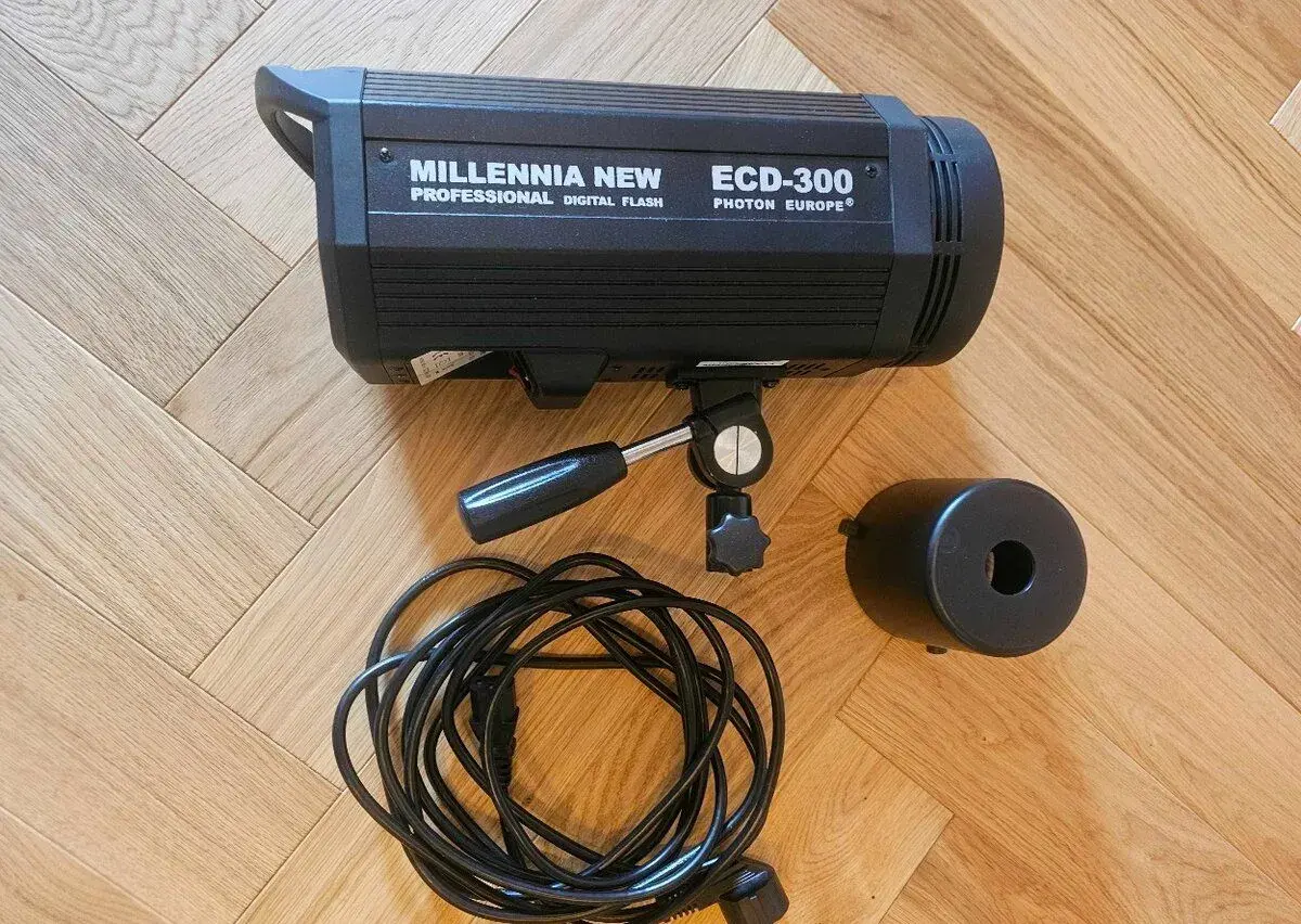 Profesionálne zábleskové svetlo Photon Millennia ECD 300