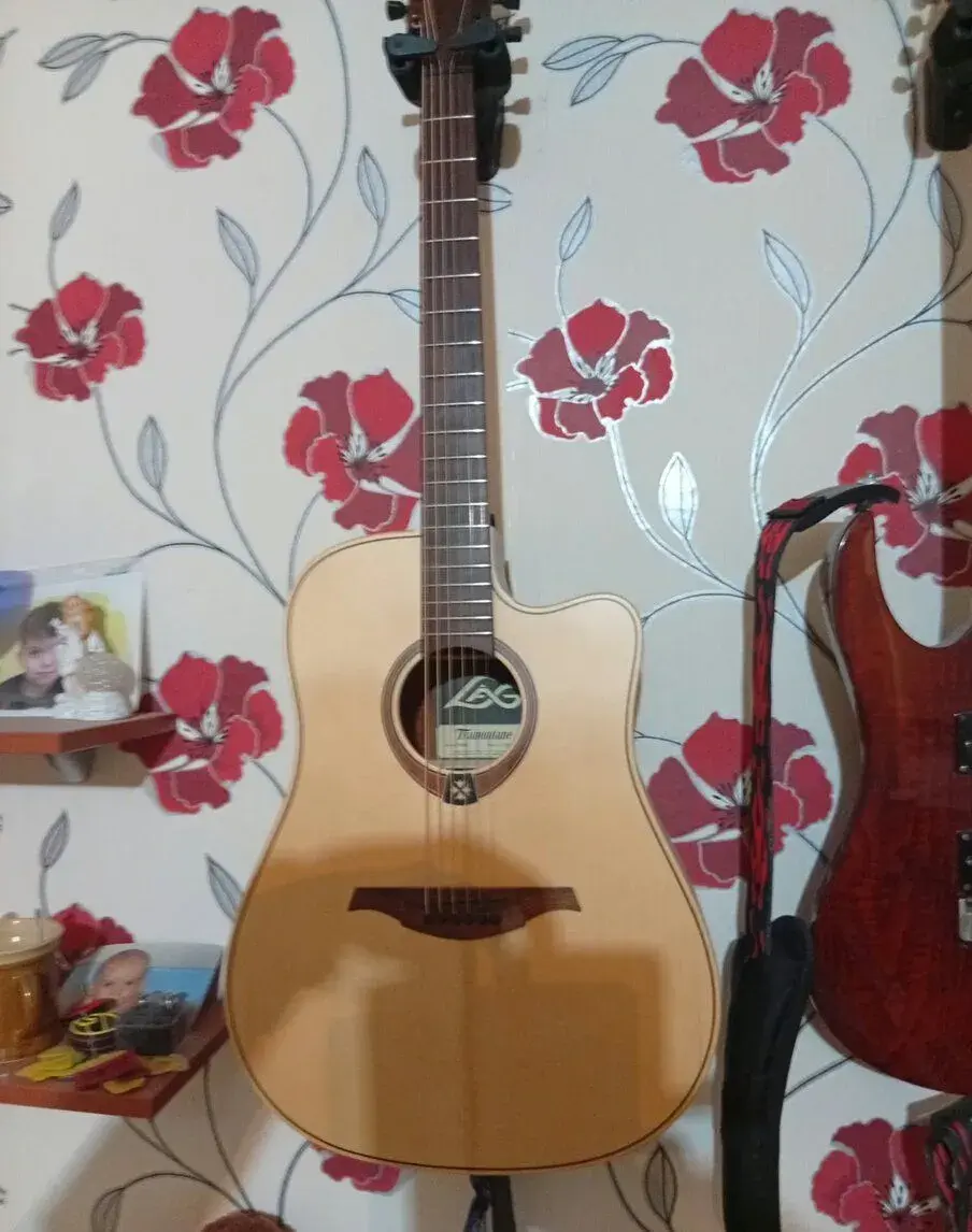 Akustická gitara