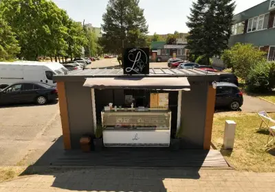 ZMRZLINOVÝ STÁNOK S VYBAVENÍM