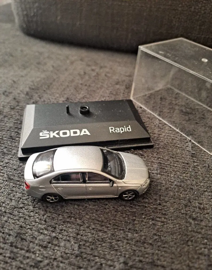 Škoda rapid 1:72