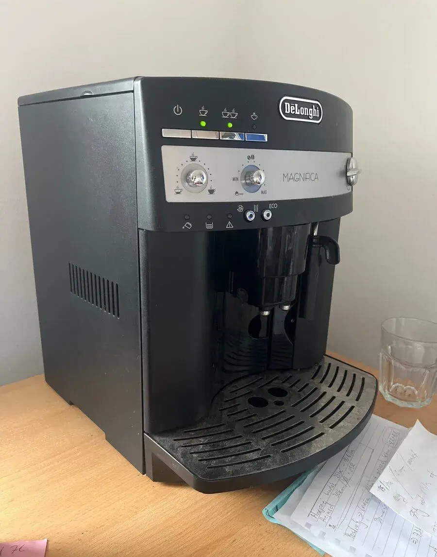 Kavovar delonghi magnifica