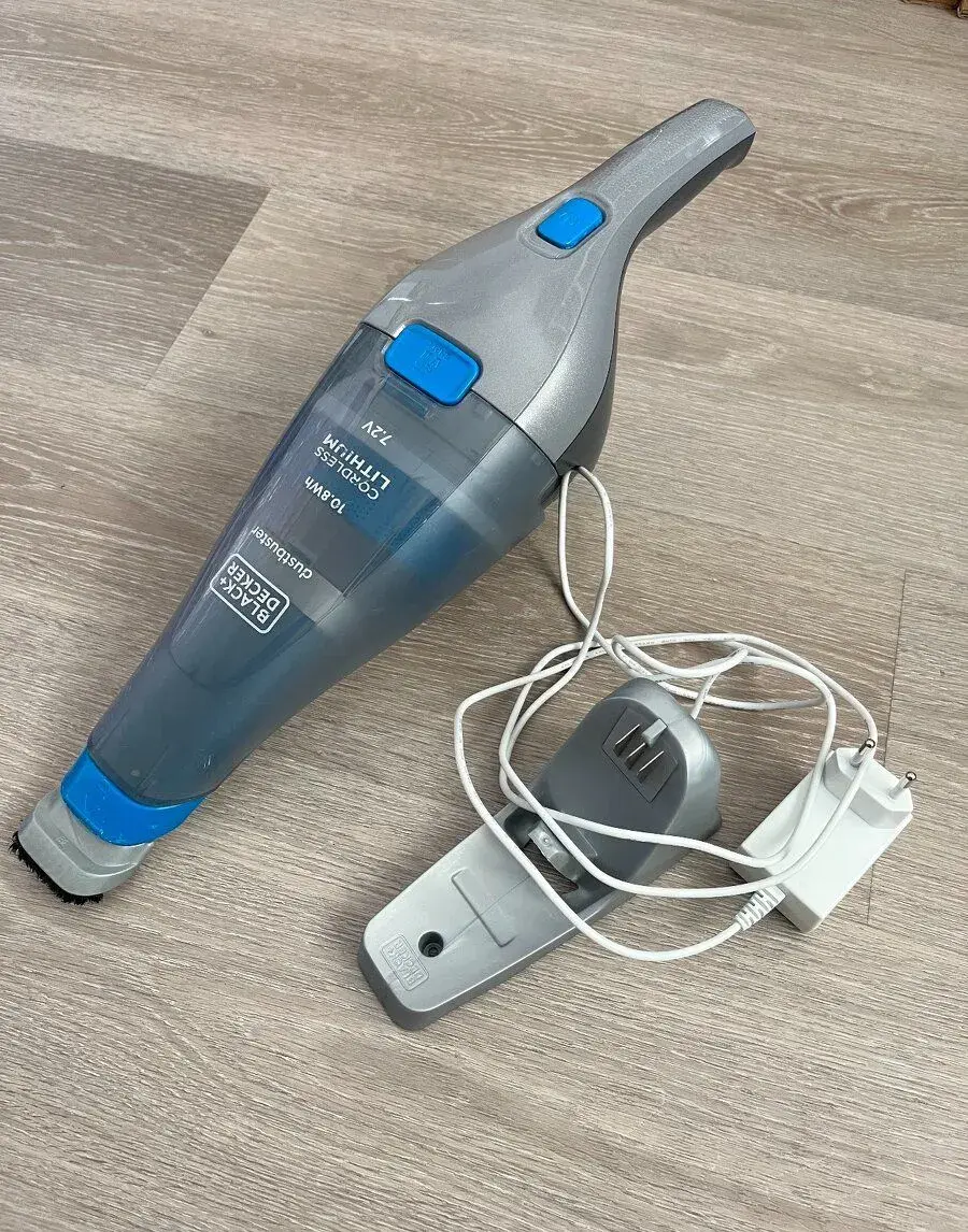 Aku ručný vysávač Black & Decker - Dustbuster