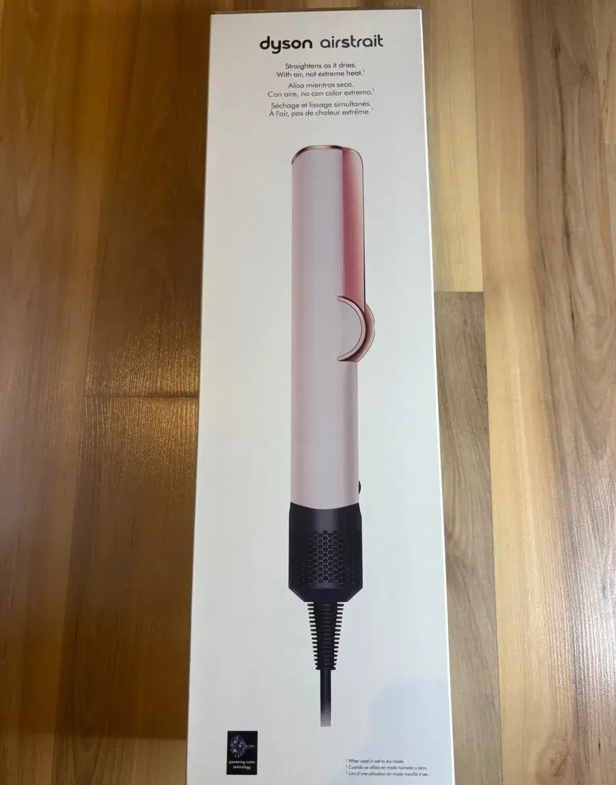 Dyson airstrait novy