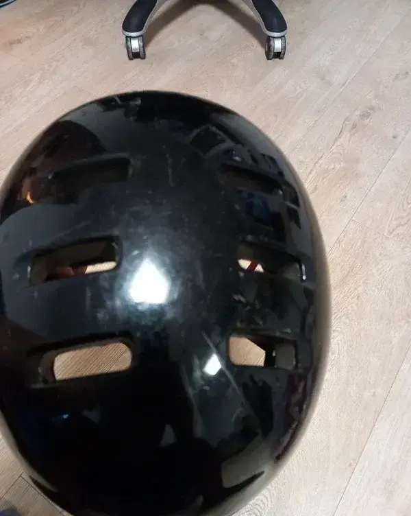 Prilba na inline