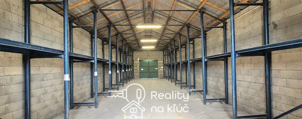 Na prenájom skladový priestor s výmerou 144 m² v Nových Zámk