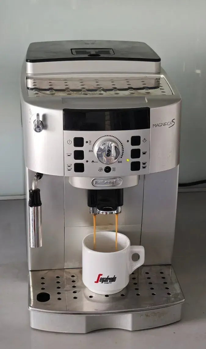 Kávovar Delonghi Mahnifica S