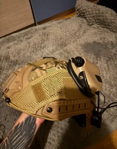 Taktická helma fast + earmor m31