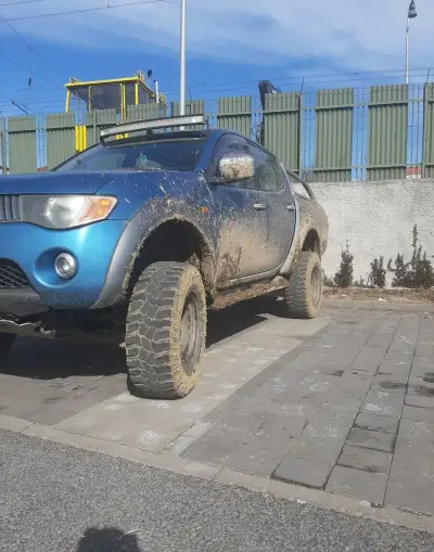 Mitsubishi l200