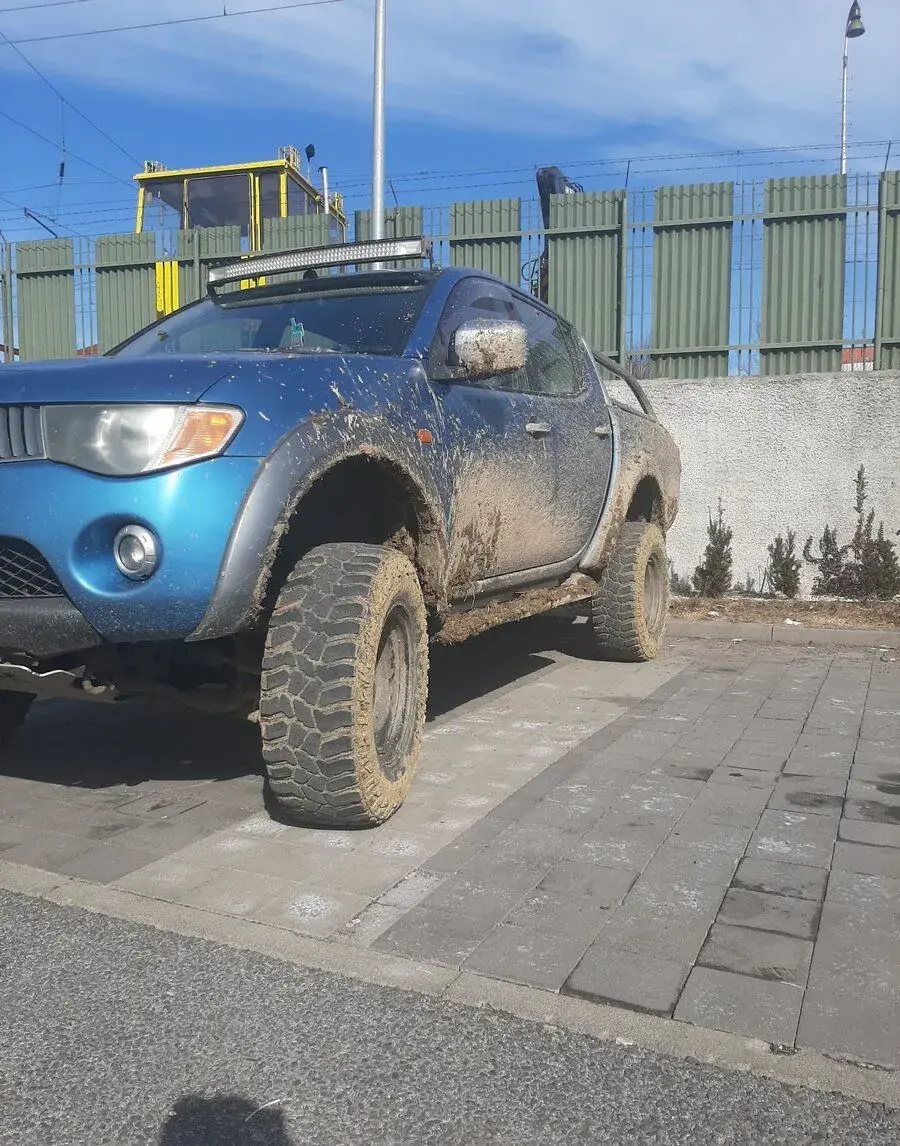 Mitsubishi l200