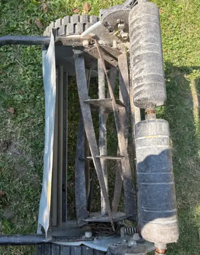 Vretenovú kosačku Pattfield.