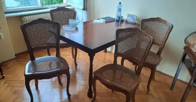 Stôl a 4 stoličky