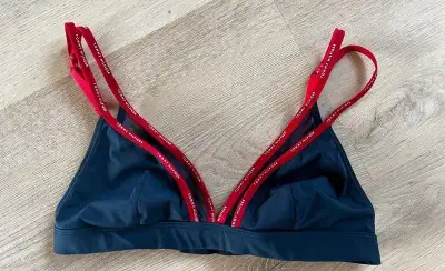 Tommy Hilfiger podprsenka