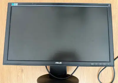 Pc monitor Asus uhlopriečka 55cm