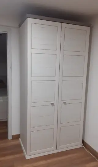 skriňa svetlá (dizajn štruktúra svetlého dreva).