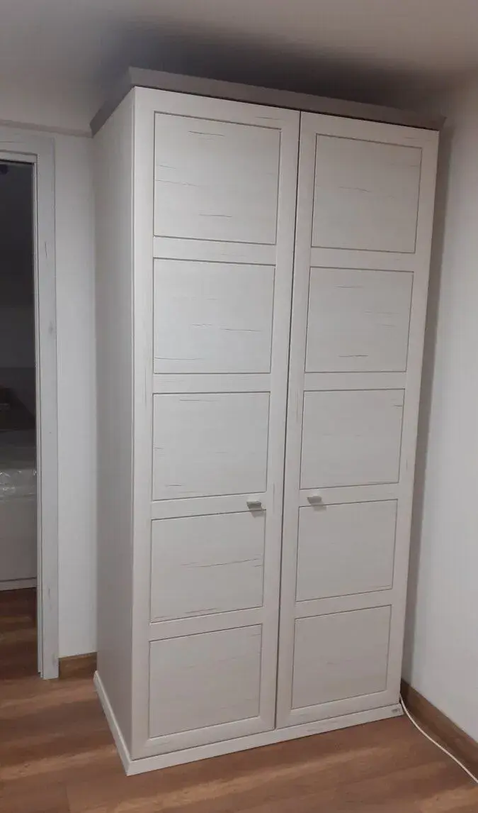 skriňa svetlá (dizajn štruktúra svetlého dreva).