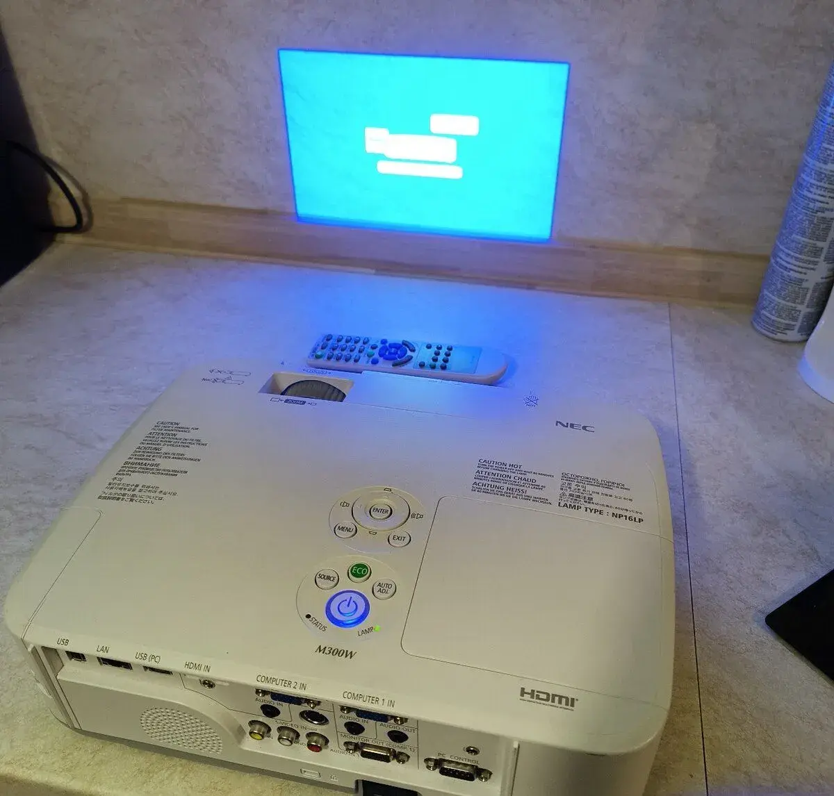 projektor NEC M300W – veľmi zachovalý stav
