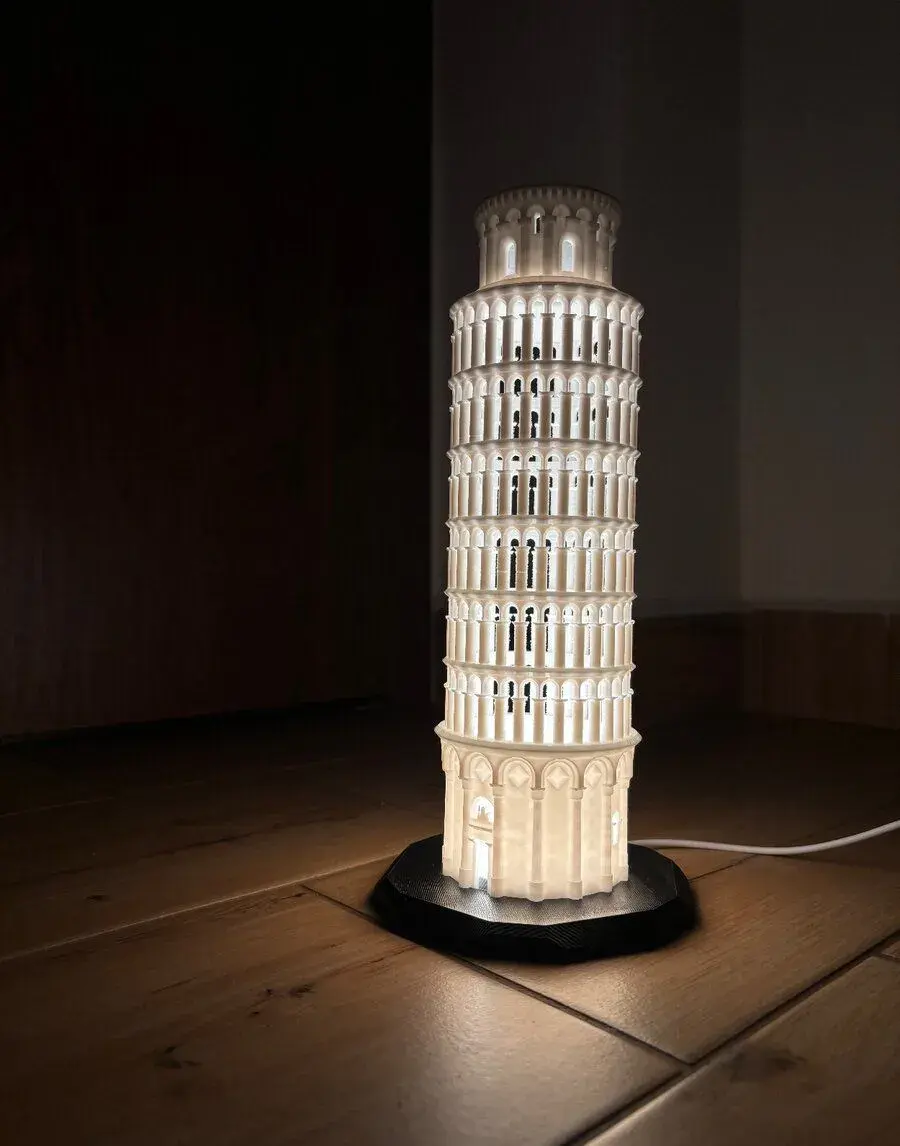Lampa Šikmá veža v Pise