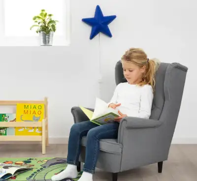 Detské kreslo IKEA Strandmon ušiek – Vissle sivá
