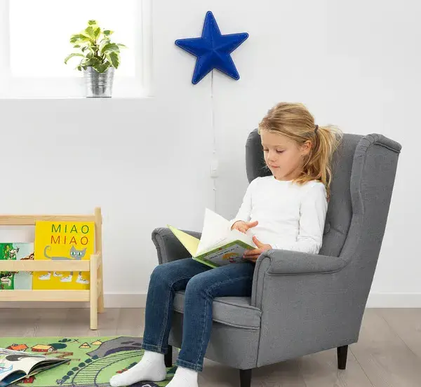 Detské kreslo IKEA Strandmon ušiek – Vissle sivá