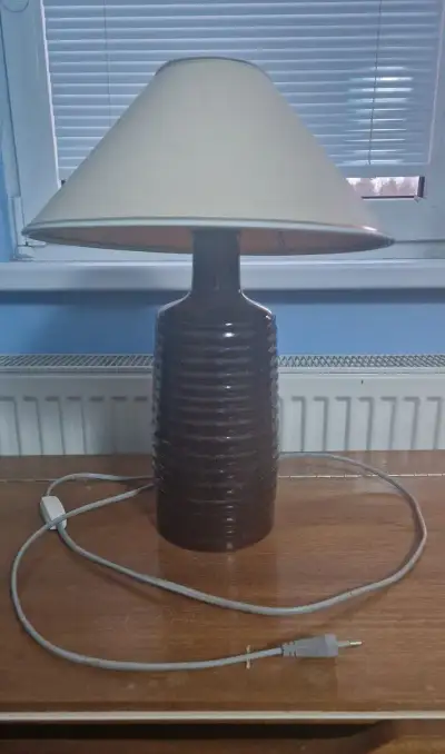 Keramická stolná lampa