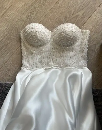 Svadobné šaty s vlečkou