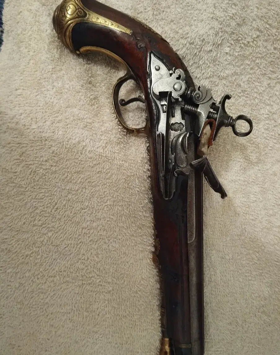 Krásna kresadlova pistol