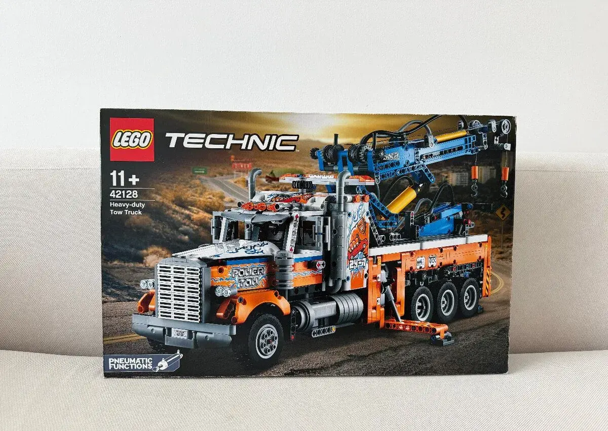 42128 LEGO Technic Heavy-Duty Tow Truck