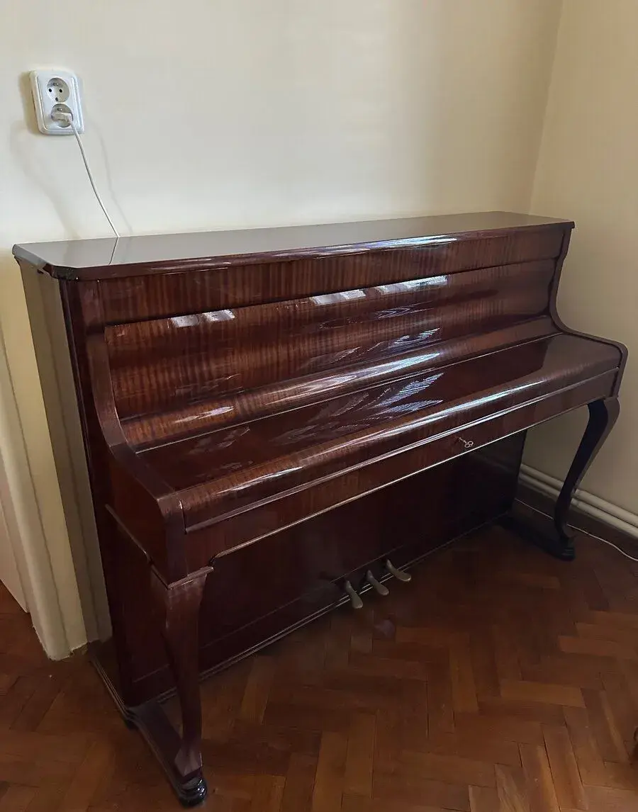 pianíno WEINBACH – 3 pedále, vysoký lesk