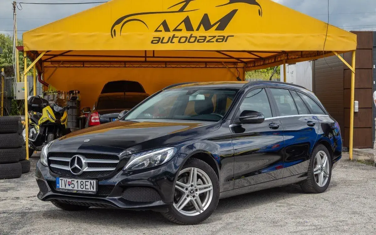 Mercedes-Benz C – 157 000 km