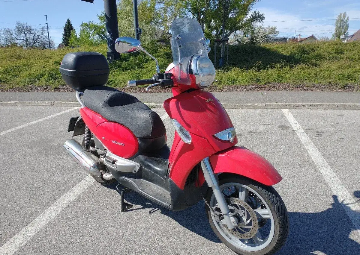 Aprilia scarabeo 400 vstrekovanie