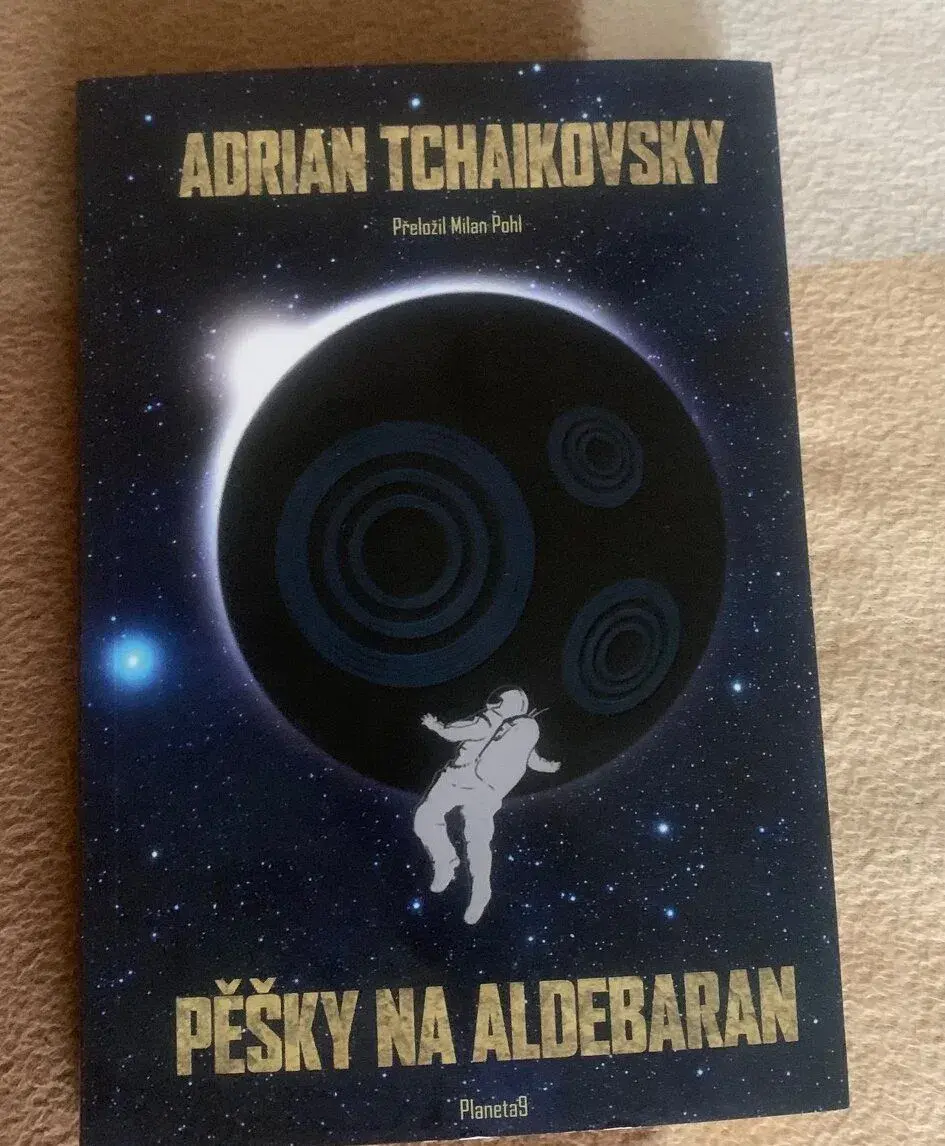 Pěšky na Aldebaran (Adrian Tchaikovsky)