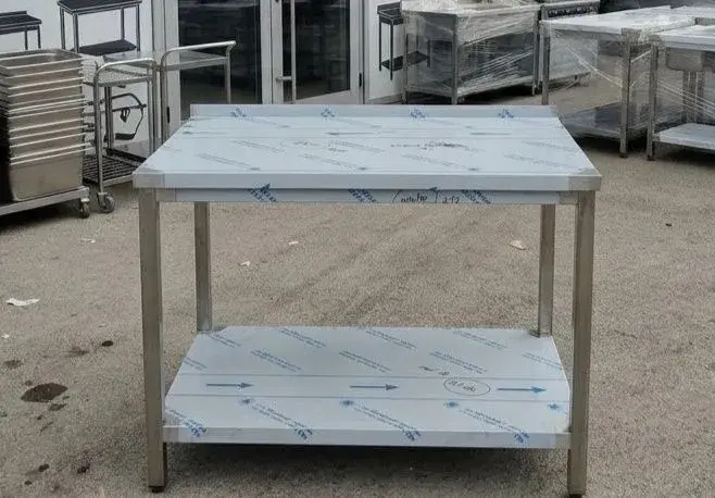 Nerezový pracovný gastro stôl s policou / 2 policami