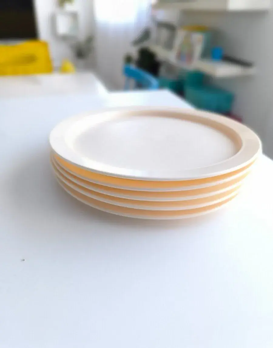 ná4 tácky, malé tanieriku Tupperware+ 1 zdarma
