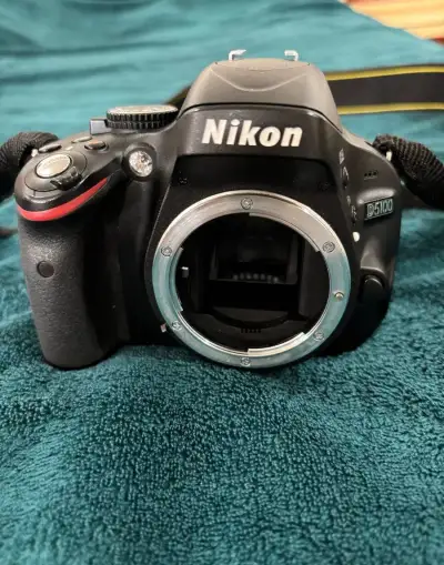 Nikon D5100 set -2 objektívy (Sigma 18-200 + 50mm)