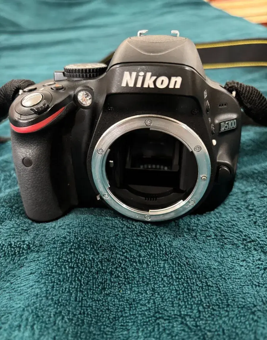 Nikon D5100 set -2 objektívy (Sigma 18-200 + 50mm)