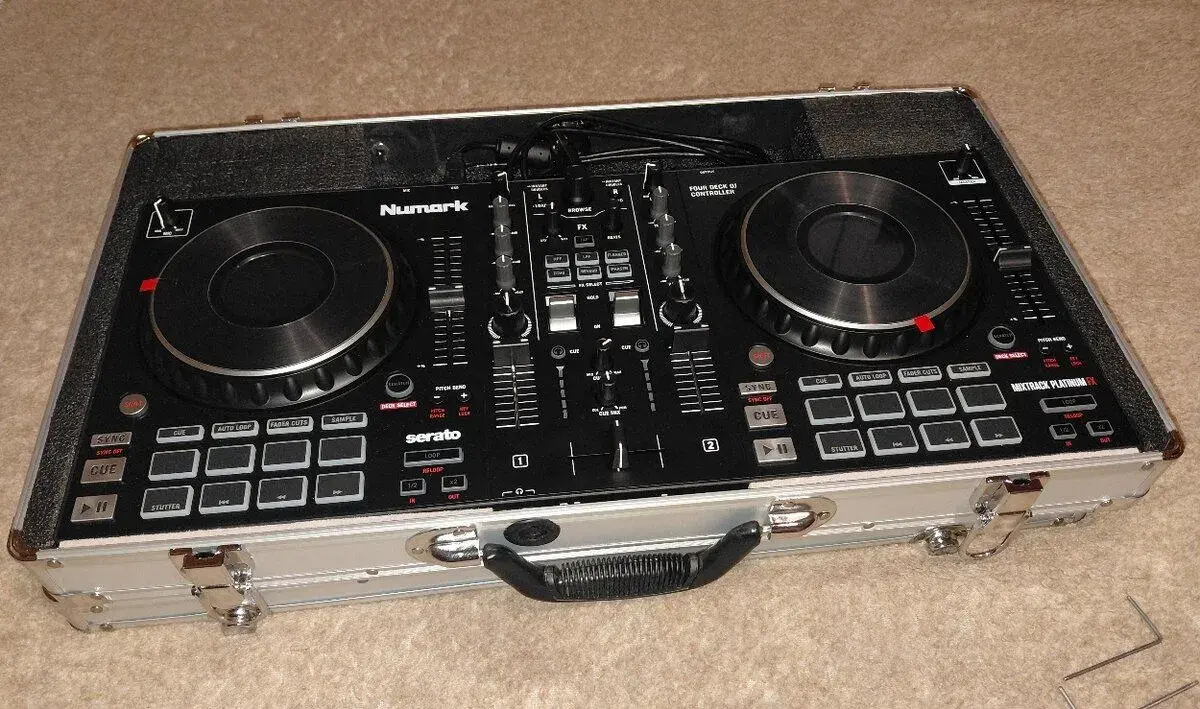 Numark Mixtrack Platinum FX DJ