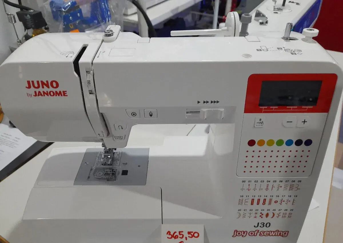 Elektronický šijací stroj Janome J30 - 30 programov