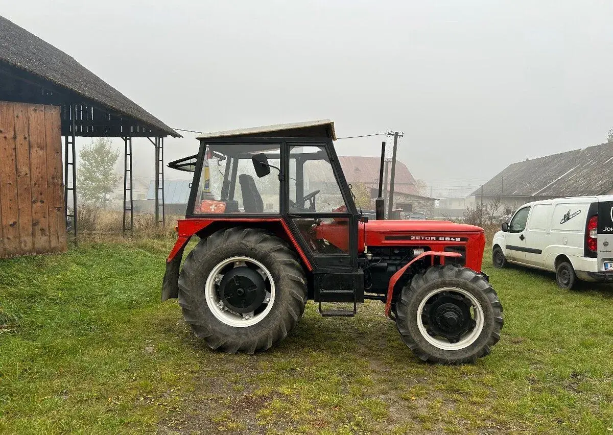 Traktor Zetor 6945 s pohonom 4x4.