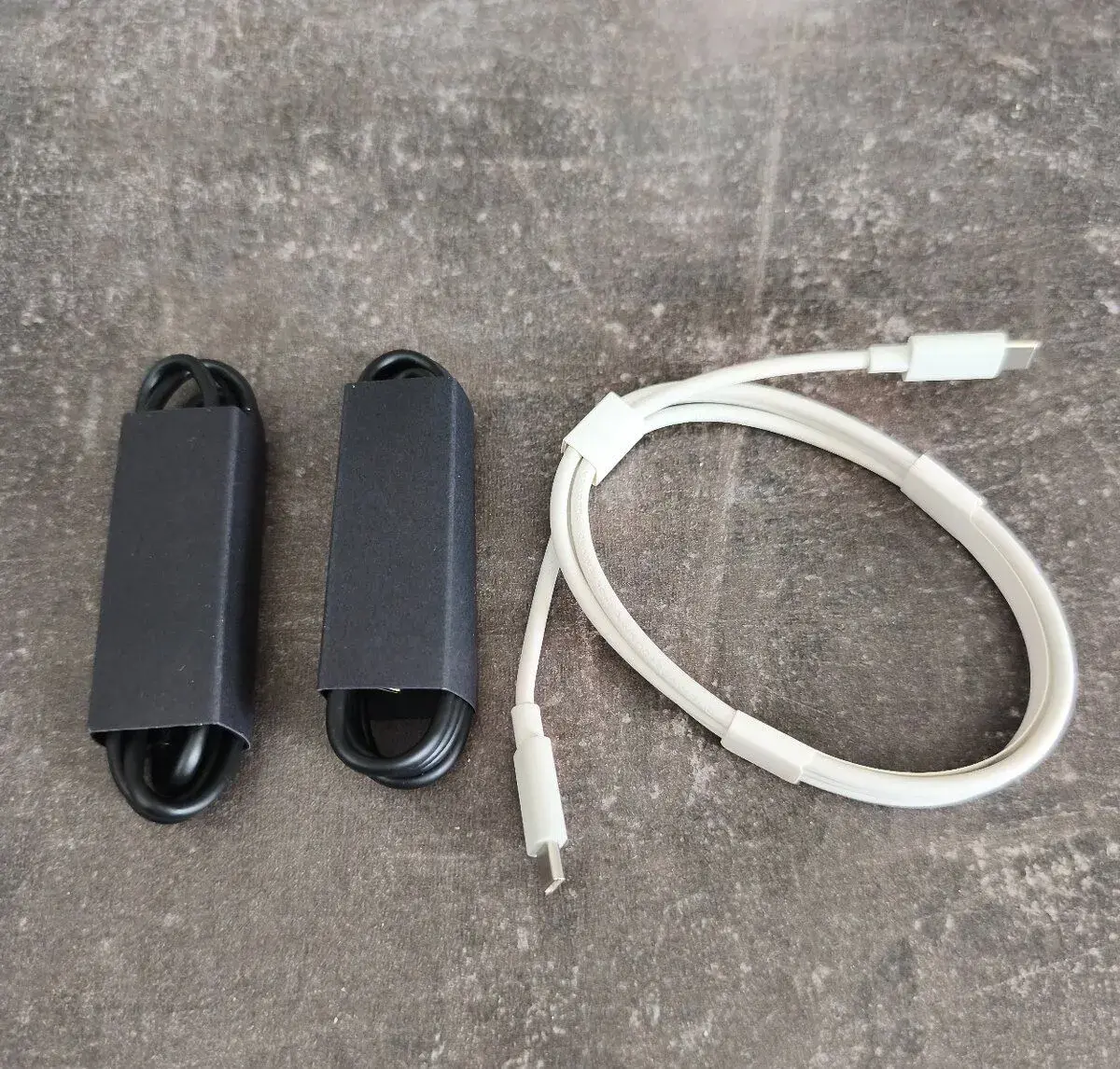 C/USB-C nabijací kábel (1 m), biely alebo čierny