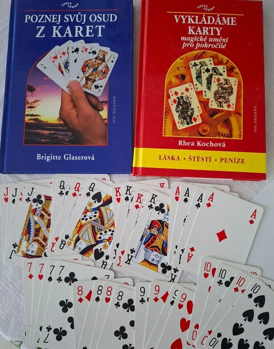 Vykladacie karty a knihy