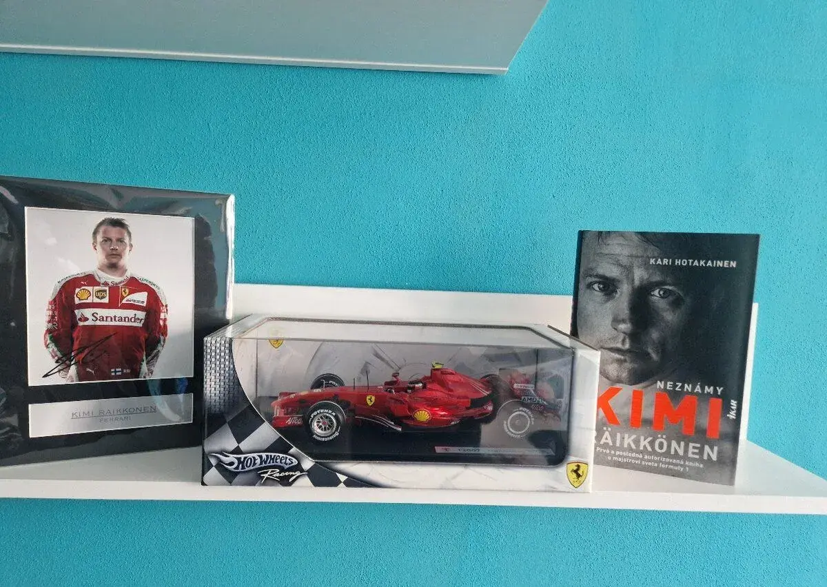 Model Ferrari 2007 Hot Wheels -Kimi Raikkonen