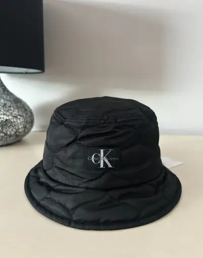Nový klobúk - Calvin Klein