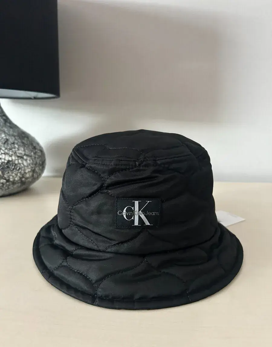 Nový klobúk - Calvin Klein